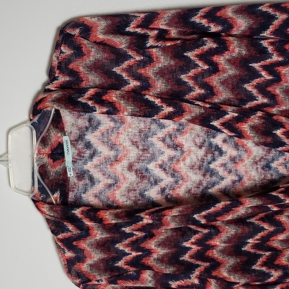 Maurices Chevron print multi color cross front top. Semi sheer, women's size med - Picture 2 of 6
